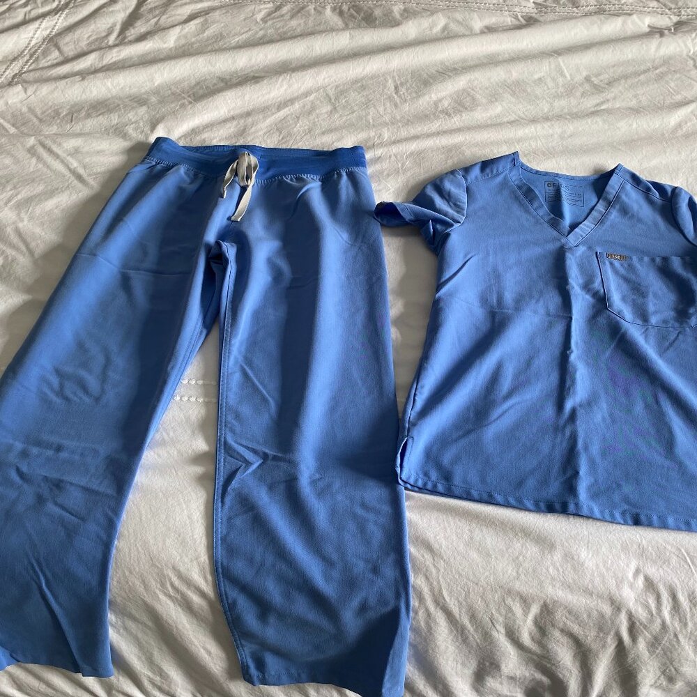 Like-New Figs Ceil Blue Scrub Set
